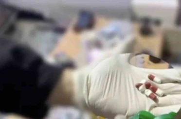 Deşifre olmamak için uyuşturucuyu aynı evde satıp kullandırmışlar 