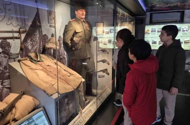 Destanı anlatan tıra yoğun ilgi 