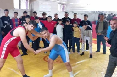 Develi’de liselerarası güreş müsabakaları yapıldı 
