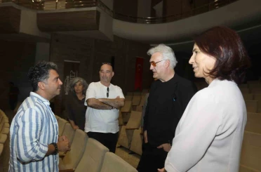 Devlet tiyatroları genel müdürü Karadağlı Gaziantep şehir tiyatrosu provasında 