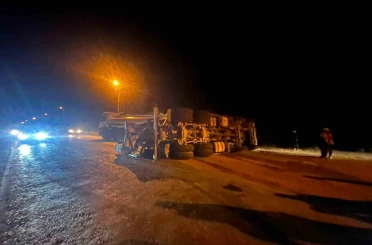 Devrilen beton mikserinin sürücüsü hafif yaralandı 