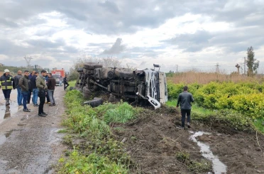 Devrilen tankerden litrelerce akaryakıt portakal bahçesine aktı 