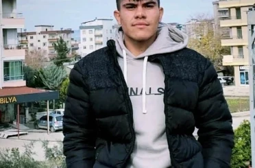 Devrilen traktörün altında kalan genç hayatını kaybetti 