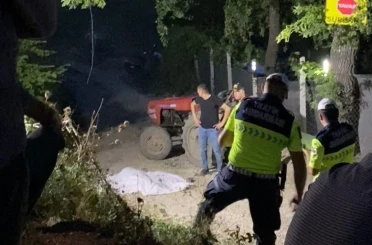 Devrilen traktörün sürücüsü hayatını kaybetti 