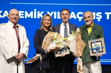 ’Devrimin Rengi’ sergisi İstinye Üniversitesi’nde sanatseverlerle buluştu 