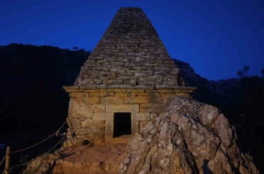 Diagoras’ın Piramit Mezarı gece aydınlatmasıyla yeni görünümüne kavuştu 