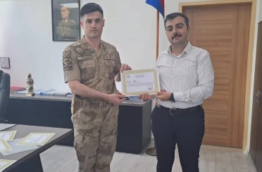Dicle Kaymakamı Atış’tan jandarma personeline başarı belgesi 