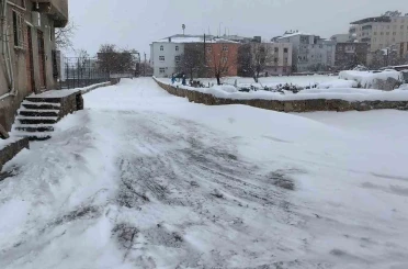 Dicle’de yoğun kar hayatı olumsuz etkiledi 