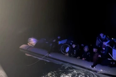 Didim açıklarında 25 düzensiz göçmen kurtarıldı 