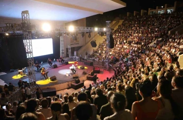 Didim’de amfi tiyatro türkü sesleriyle yankılandı 
