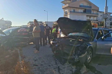 Didim’de trafik kazası: 1’i ağır 5 yaralı 