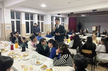 Digor Kaymakamı Ahmed Tayyib Kahraman öğrencilerle iftar sofrasında buluştu 