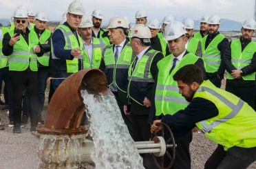 Dikili Jeotermal Isıtmalı Sera Organize Tarım Bölgesi’nde ilk ruhsatlar yatırımcılara teslim edildi 