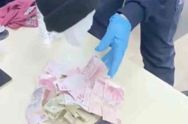 Dilencilik parasını çocuk bezine sakladılar 