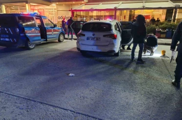 Dinlenme tesisinde 5 gündür park halinde olan otomobilden ceset çıktı 