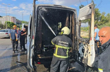 Diyaliz hastasını taşıyan hasta nakil aracı alevlere teslim oldu 