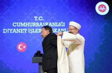 Diyanet İşleri Başkanlığı’nda üst düzey görev değişiklikleri yapıldı. 4 başkan yardımcısı ve 9 genel müdür görevden alındı, yerlerine yeni isimler atandı.