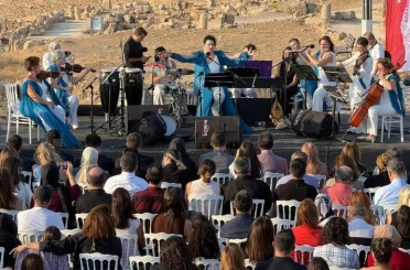 Diyarbakır’da Allegra Ensemble kadın müzik topluluğu tarihi sokakları gezdi 