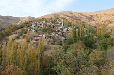 Diyarbakır’da asırlık kerpiç evler arasında renk cümbüşü 