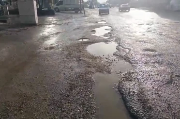 Diyarbakır’da bozulan yollar sürücülere zor anlar yaşatıyor 