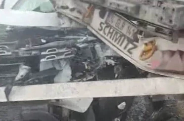 Diyarbakır’da buz tutan yolda zincirleme kaza: 3 yaralı 