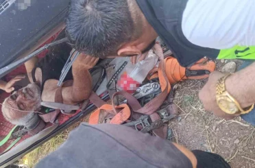 Diyarbakır’da çekici devrildi, sürücü yaralandı 