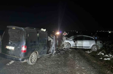 Diyarbakır’da iki otomobilin çarpıştığı kazada ölü sayısı 5’e yükseldi 