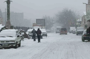 Diyarbakır’da kar yağışı başladı 