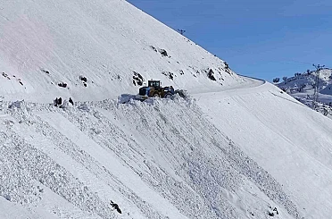 Diyarbakır’da kırsal mahallelerde 2 bin 622 kilometre yol ulaşıma açıldı 