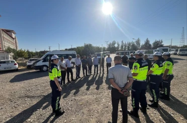 Diyarbakır’da okul servis araç sürücüleri için trafik güvenliği eğitimi verildi 