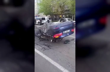 Diyarbakır’da zincirleme kaza: Bir araç takla attı, 2 kişi yaralandı 