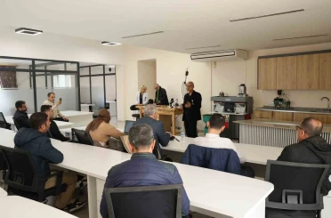 Diyarbakır’ın 57 yıllık kuyumculuk hafızası olan zanaatkar, öğretmenlerle buluştu 