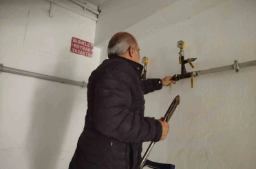 Doğalgaz hattına su borusunu bağladılar: Vatandaşlar hem susuz hem de doğal gazsız kaldı 