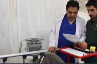 Doktor baba-oğul aynı hastanede hizmet etmenin mutluluğunu yaşıyor