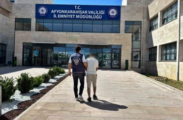 Dolandırıcılık suçundan aranan şahsı polis yakaladı 