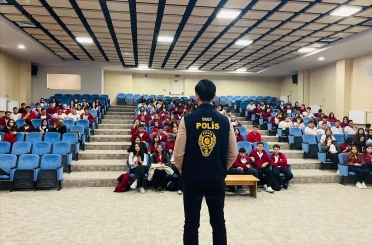 Domaniç’te öğretmen ve öğrenciler siber suçlara karşı bilgilendirildi