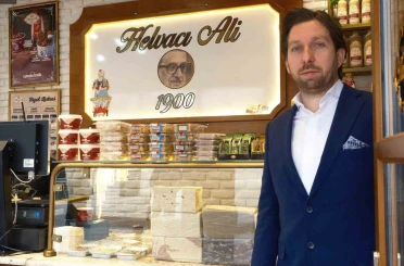 Dondurmalı irmik helvası iftarda hafif tatlı isteyenlerin tercihi olacak 