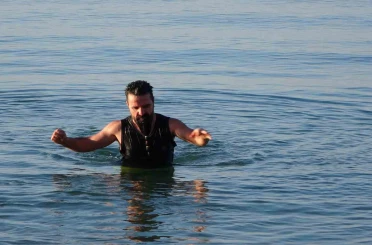 Dondurucu soğuğa meydan okudular: Van Gölü’nde eksi 9 derecede yüzme mesaisi 