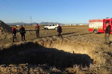 Dört metrelik çukura düşen keçi itfaiyece kurtarıldı 