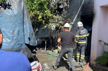 Dörtyol’da züccaciye deposu yandı 