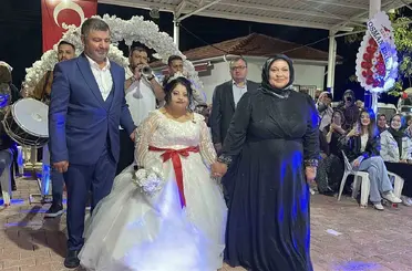 Down sendromlu genç kızın temsili düğününde duygu dolu anlar yaşandı