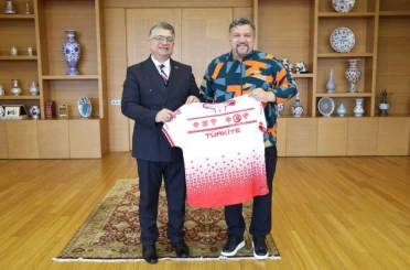DPÜ Öğretim üyesi Mustafa Said Erzeybek, Kadın Curling Milli Takımı’nın tarihi başarısında teknik kadroda yer aldı 