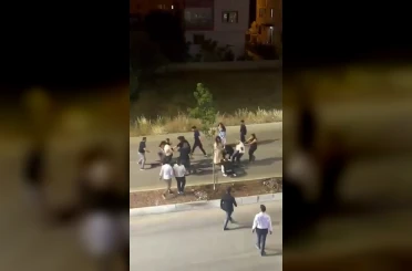 Düğün konvoyunda tekmeli, yumruklu kavga 