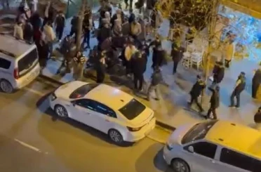 Düğün salonunda başlayan kavga sokağa taştı 