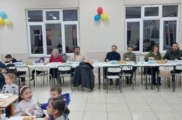 Dumlupınar Kaymakamı Teltik, minik öğrencilerle iftar sofrasında buluştu 