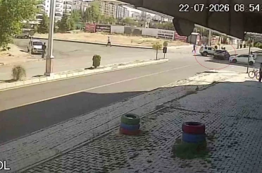 Dün vatandaş kıl payı kurtulmuştu aynı sokakta ikinci kaza 