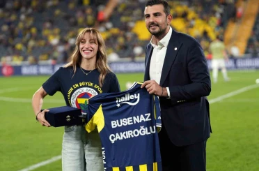 Dünya Boks Şampiyonası’ndan madalya ile dönen boksörlere plaket 