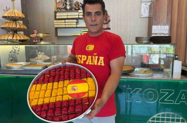Dünyaca ünlü Gaziantep baklavası dünya şampiyonu İspanya renklerine büründü 