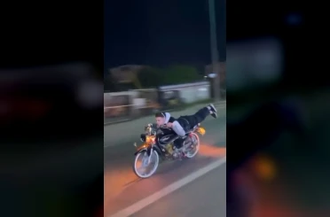 Dünyanın en pahalı uzanması... 200 bin TL ceza yedi, motosikleti bağlandı 