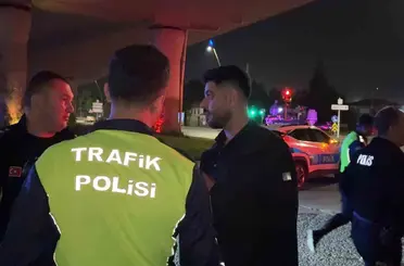 ‘Dur’ ihtarına uymayarak gözden kaybolan sürücü kaza yapmış halde yakalandı: 2 yaralı